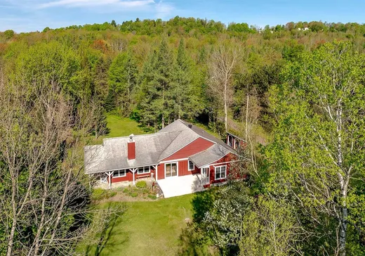 Bungalow for sale - 114 Ch. de la Vallée, Sutton, J0E2K0