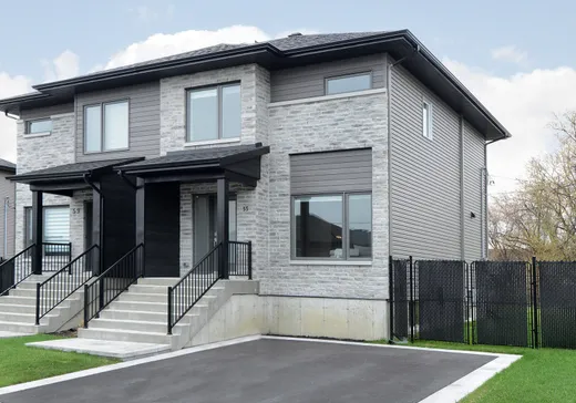 Two or more stories for sale - 55 Carré Gerry-Butt, Salaberry-de-Valleyfield, J6S0P8