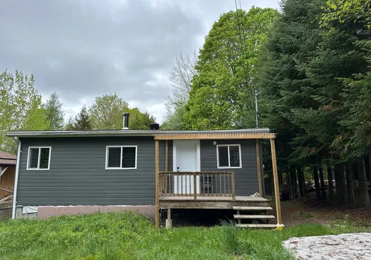 Two or more stories for sale - 240 Rue du Lac-Raymond, Saint-Calixte, J0K1Z0