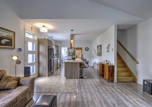 Maison à vendre - 720 Rue Jacques, Saint-Colomban, J5K 1E9