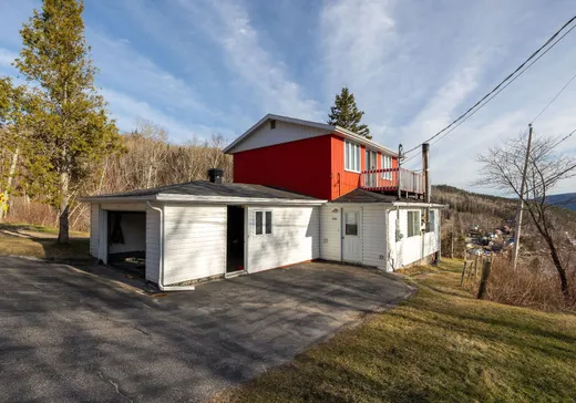 Two or more stories for sale - 306 Ch. de l'Anse-de-Roche, St-Fulgence, G0T1Y0