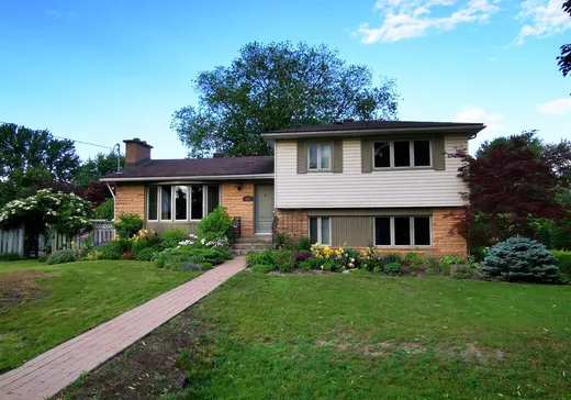 Paliers multiples à vendre - 233 Crois. Allancroft, Beaconsfield, H9W1L8