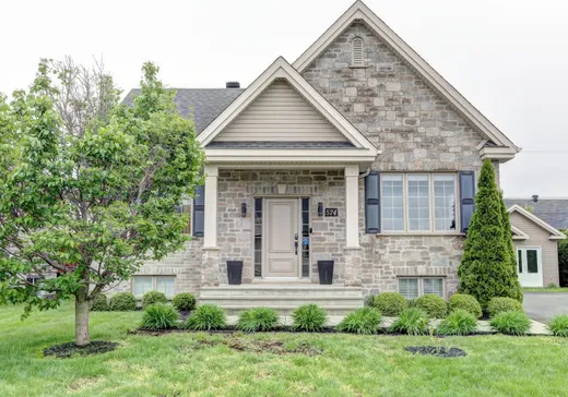 Maison à étages à vendre - 574 Rue Vanier, St-Dominique, J0H1L0