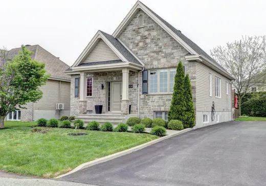Maison à vendre - 574 Rue Vanier, St-Dominique, J0H 1L0