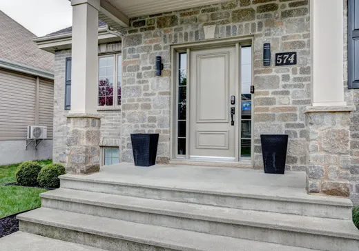 Maison à vendre - 574 Rue Vanier, St-Dominique, J0H 1L0
