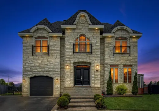 Maison à étages à vendre - 8 Place André-Mathieu, Châteauguay, J6K0E5