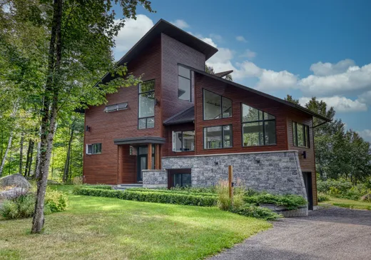 Maison à étages à vendre - 239 Ch. du Rocher, Saint-Sauveur, J0R1K0