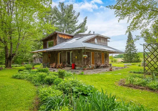 Two or more stories for sale - 45 Ch. Beartown, Stanbridge East, J0J2H0