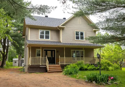Two or more stories for sale - 1143 Rue des Randonneurs, Bromont, J2L3H7