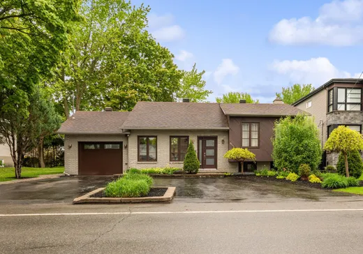 Maison à étages à vendre - 666 Ch. du Bord-de-l'Eau, Laval (Sainte-Dorothee), H7X1V4