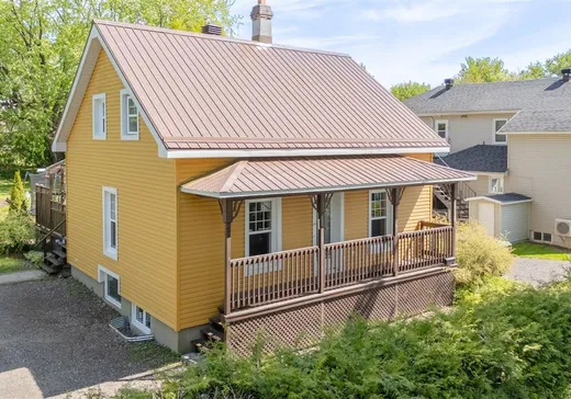 House for sale - 8 Boul. Laroche, Warwick, J0A 1M0