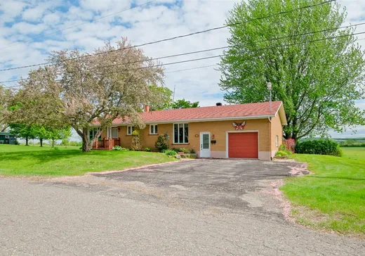 Bungalow for sale - 11 Rue Brochu, Danville, J0A1A0