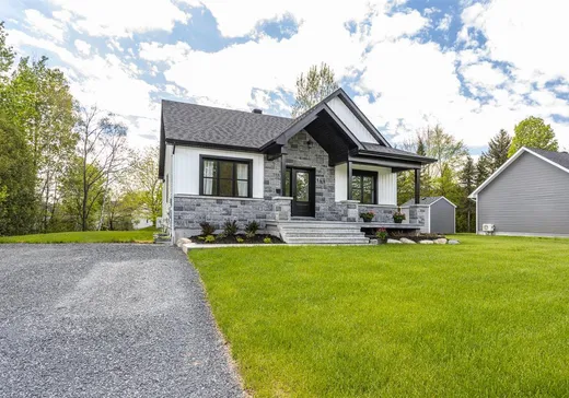 Bungalow à vendre - 144 Rue Beaudoin, Magog, J1X5C3