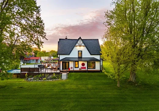 Maison à étages à vendre - 99 Ch. de la Station, Coaticook, J0B1L0