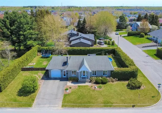 Maison à vendre - 2415 Rue St-Laurent, Drummondville, J2B 7E8