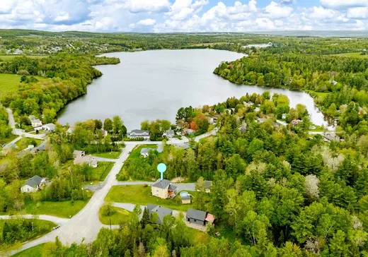 Maison à vendre - 11 Rue des Mésanges, St-Francois-Xavier-de-Brompton, J0B 2V0