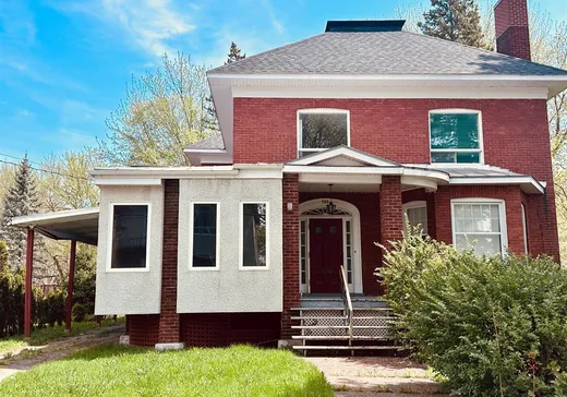 Two or more stories for sale - 200 Rue St-Aimé, Louiseville, J5V2B1