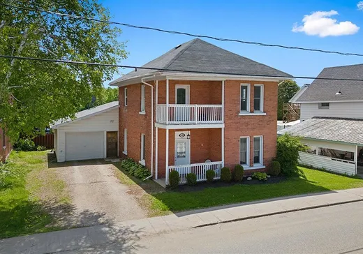 Two or more stories for sale - 412 Rue King, Shawville, J0X2Y0