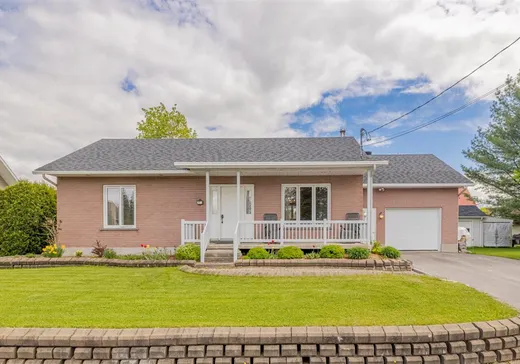 Bungalow for sale - 251 Av. du Joli-Bois, Saint-Marc-des-Carrières, G0A4B0