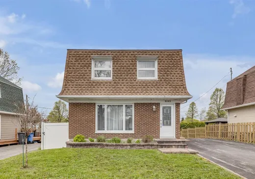 Two or more stories for sale - 9365 Rue Chauvet, Chicoutimi, G2K1L1