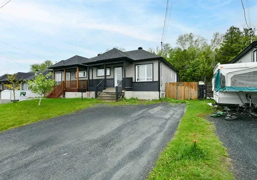House for sale - 325 Rue des Mille-Abeilles, Sherbrooke, J1H 0A1