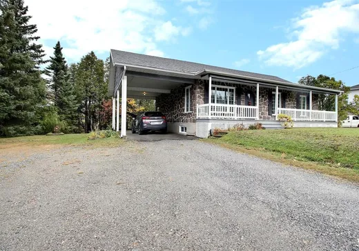 Bungalow for sale - 1834 Rue Principale, Pohénégamook, G0L1J0