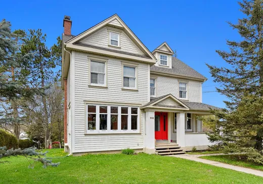Maison à étages à vendre - 216 Rue Principale S., Maniwaki, J9E1Z9
