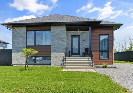 Bungalow à vendre - 8 Rue Cameron, Godmanchester, J0S1H0