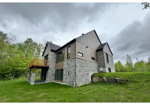 Maison à vendre - 320 Rue du Bassin, Saint-Jérôme, J7Y 5K5