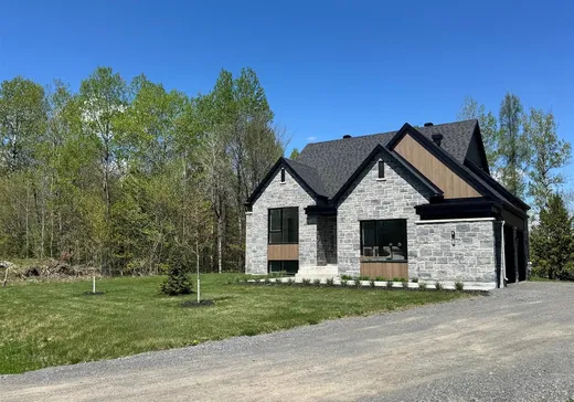 Maison à vendre - 320 Rue du Bassin, Saint-Jérôme, J7Y 5K5