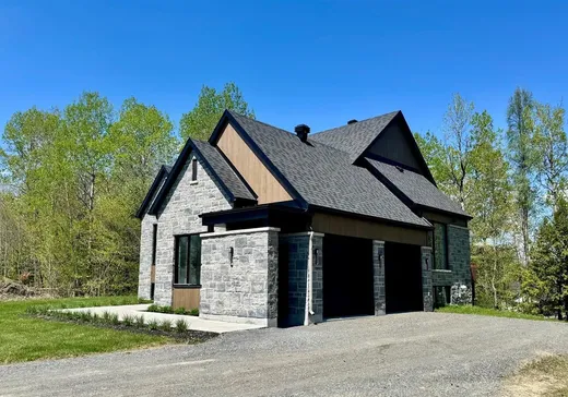 Maison à vendre - 320 Rue du Bassin, Saint-Jérôme, J7Y 5K5
