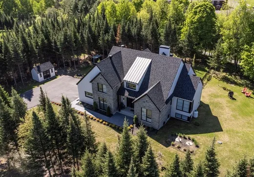 House for sale - 1140 Ch. du Massif, Saint-Sauveur, J0R 1K0