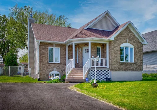 Maison à étages à vendre - 105 Rue Claire, Saint-Jean-sur-Richelieu, J2W2S9