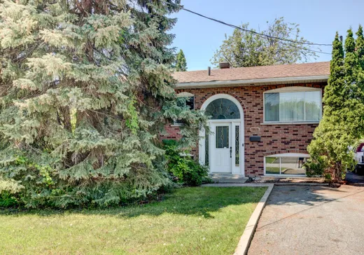 Two or more stories for sale - 4060 Rue Donat, St-Hubert, J3Y2L5