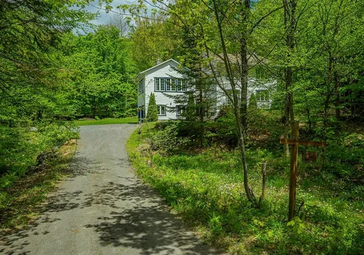 Two or more stories for sale - 24 Ch. des Cyprès, Ste-Anne-Des-Lacs, J0R1B0