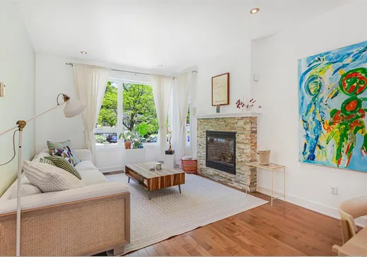 Maison à vendre - 10242 Rue Francis, Montréal (Ahuntsic/Cartierville), H2C 2Z7