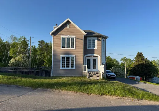 Maison à étages à vendre - 200 Rue Tremblay, St-Simeon, G0T1X0