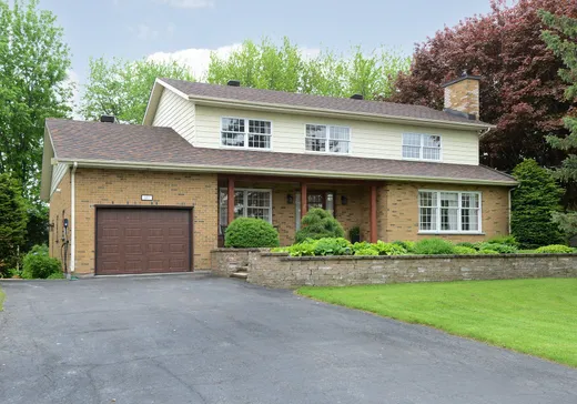 Two or more stories for sale - 687 Rue St-Jean-Baptiste, Salaberry-de-Valleyfield, J6T2C2