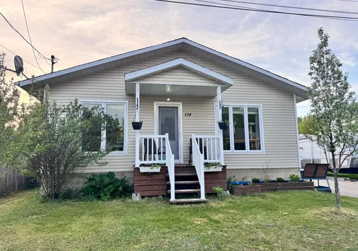 Two or more stories for sale - 114 Av. de l'Osier, Mont-Laurier, J0W1H0