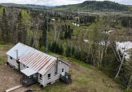 Two or more stories for sale - 5302 Ch. de la Rivière du Milieu, La Tuque, G9X3N8