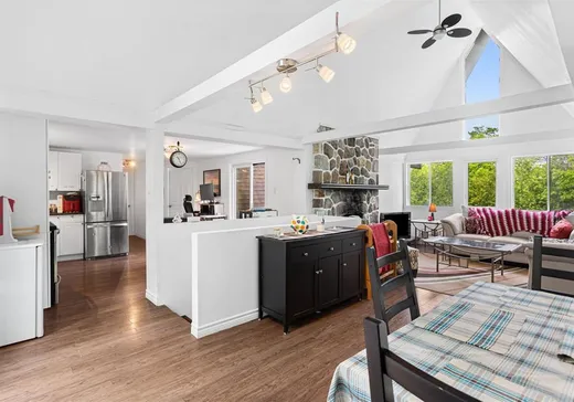 Maison à vendre - 5025 Rue Rolland, Sainte-Adèle, J8B 1E2