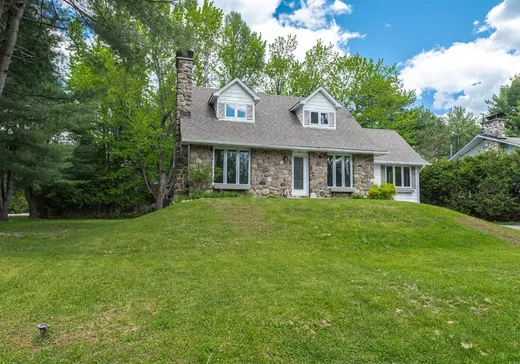 Maison à vendre - 585 Rue de la Vallée-du-Golf, Sainte-Adèle, J8B 1P4