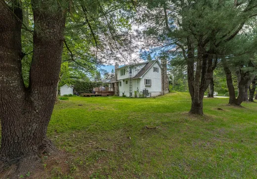 Maison à vendre - 585 Rue de la Vallée-du-Golf, Sainte-Adèle, J8B 1P4