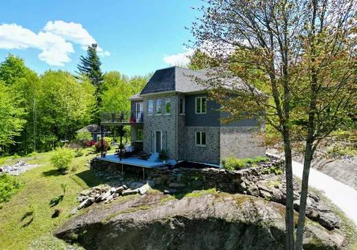 Maison à vendre - 106 Ch. Racicot, St-Etienne-De-Bolton, J0E 2E0