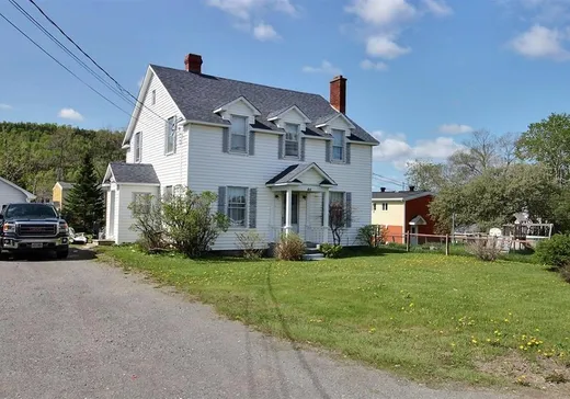 Two or more stories for sale - 46 Mtée de Sandy-Beach, Gaspé, G4X2B1