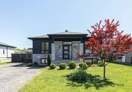 Maison à étages à vendre - 122 4e Avenue, Saint-Zotique, J0P1Z0