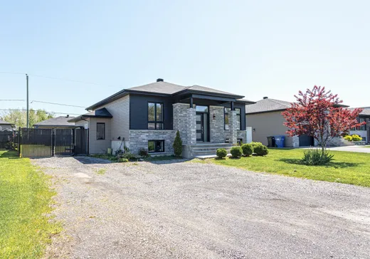 Maison à vendre - 122 4e Avenue, Saint-Zotique, J0P 1Z0
