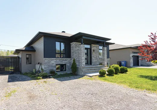 Maison à vendre - 122 4e Avenue, Saint-Zotique, J0P 1Z0
