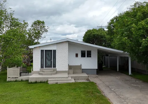 Two or more stories for sale - 31 Rue de la Rivière, Port-Cartier, G5B1P5