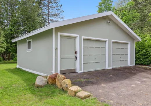 Maison à vendre - 14 Ch. de la Pointe-Themens, Lac-Des-Plages, J0T 1K0